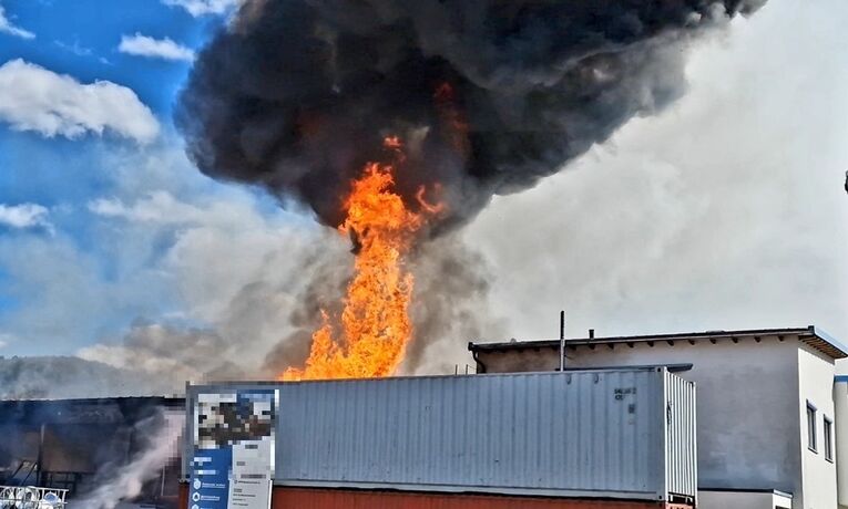 Brand einer Automatendreherei, Industriestr., Schorndorf-Miedelsbach, 14.03.2022.