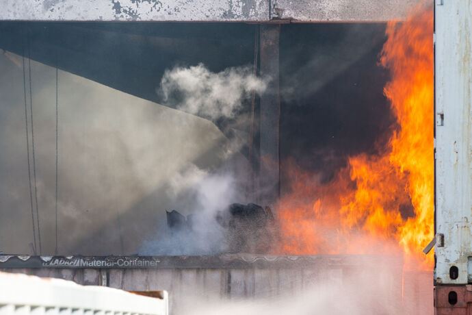 Brand einer Automatendreherei, Industriestr., Schorndorf-Miedelsbach, 14.03.2022.