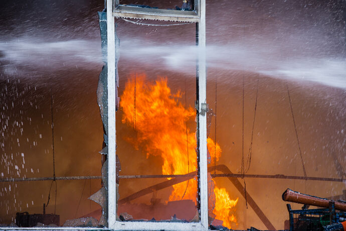 Brand einer Automatendreherei, Industriestr., Schorndorf-Miedelsbach, 14.03.2022.