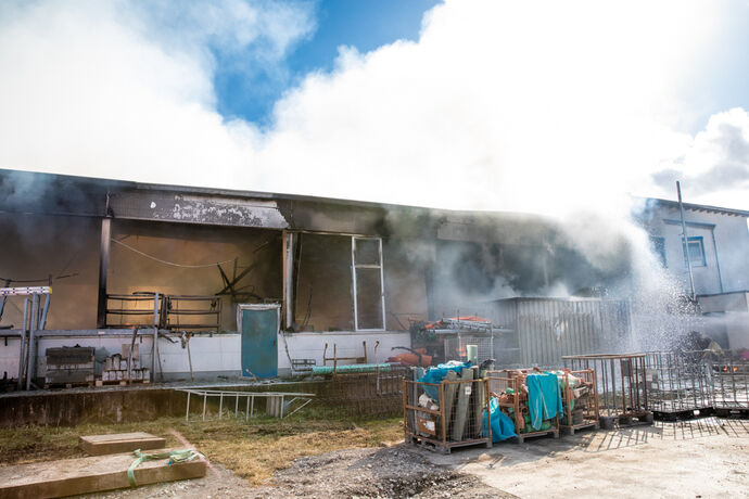 Brand einer Automatendreherei, Industriestr., Schorndorf-Miedelsbach, 14.03.2022.