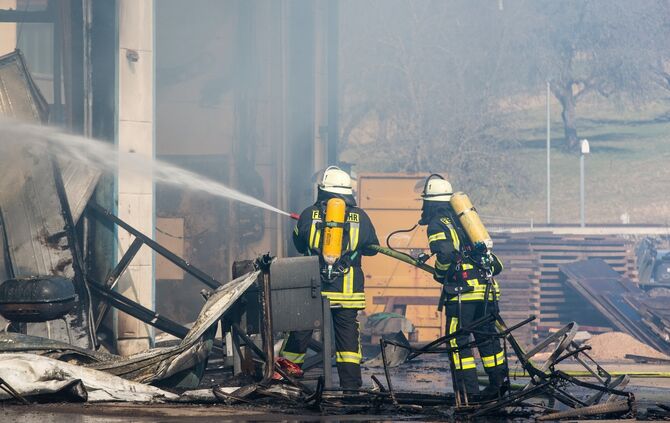 Brand einer Automatendreherei, Industriestr., Schorndorf-Miedelsbach, 14.03.2022.