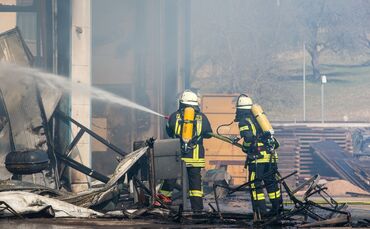 Brand einer Automatendreherei, Industriestr., Schorndorf-Miedelsbach, 14.03.2022.