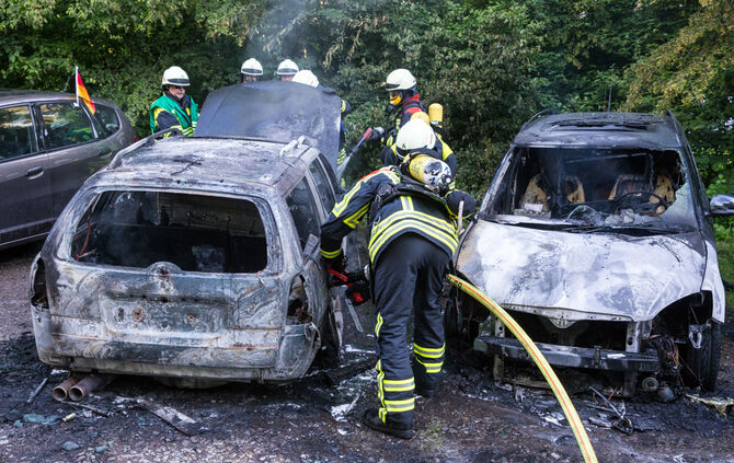 Zwei Pkw ausgebrannt - Bild 16_8