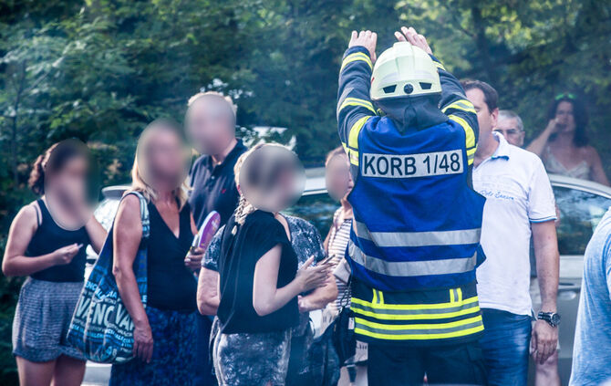 Zwei Pkw ausgebrannt - Bild 04_18