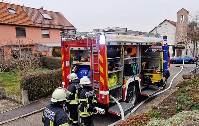 Feuerwehr Winnenden Einsatz Blaulicht Brand Garage 17.03.22