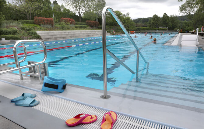Wunnebad Schwimmbad Freibad Schwimmen Schwimmbecken Symbolfoto