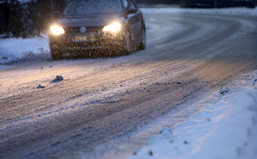 Wetter Straße Verkehr Glätte Schnee Eis Symbolfoto