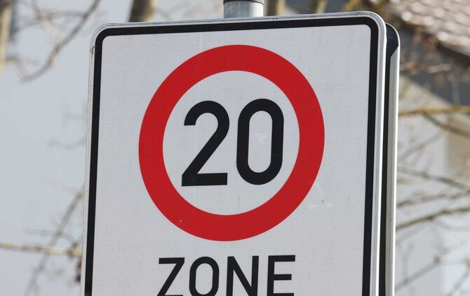 Tempo-20-Schild Tempo 20 Symbolbild Symolfoto Symbol