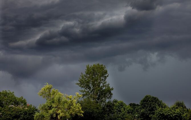 Wolken Wetter Unwetter Wetterwarnung Gewitter Symbolfoto