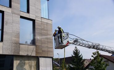 Geradstetten: Daemmung am Rathaus in Brand geraten