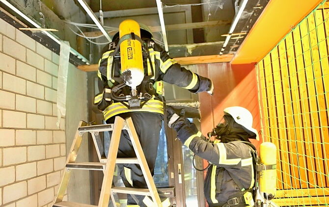 Feuerwehr sucht Brandnester_0