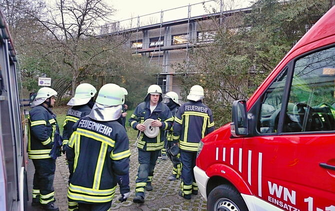 Feuerwehr sucht Brandnester_5