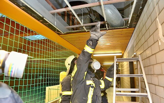 Feuerwehr sucht Brandnester_8
