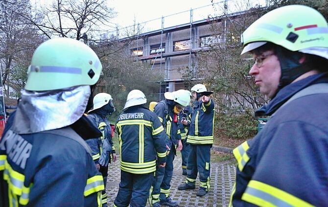 Feuerwehr sucht Brandnester_14