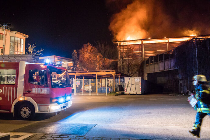 Großbrand, Fa. ALBA, Waiblingen, 30.03.2022.