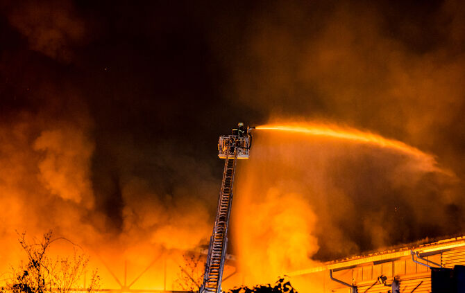 Großbrand, Fa. ALBA, Waiblingen, 30.03.2022.