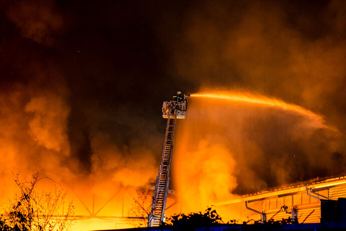 Großbrand, Fa. ALBA, Waiblingen, 30.03.2022.