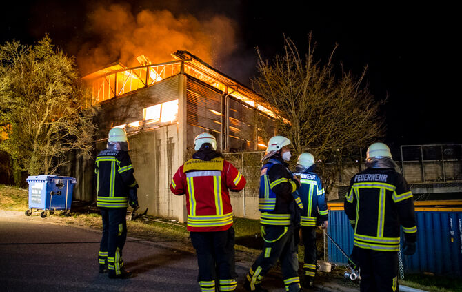 Großbrand, Fa. ALBA, Waiblingen, 30.03.2022.