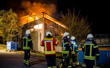 Großbrand, Fa. ALBA, Waiblingen, 30.03.2022.