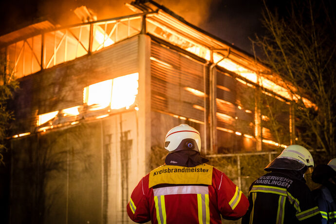 Großbrand, Fa. ALBA, Waiblingen, 30.03.2022.