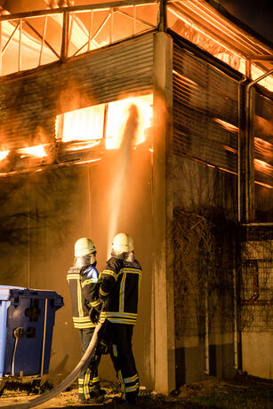 Großbrand, Fa. ALBA, Waiblingen, 30.03.2022.