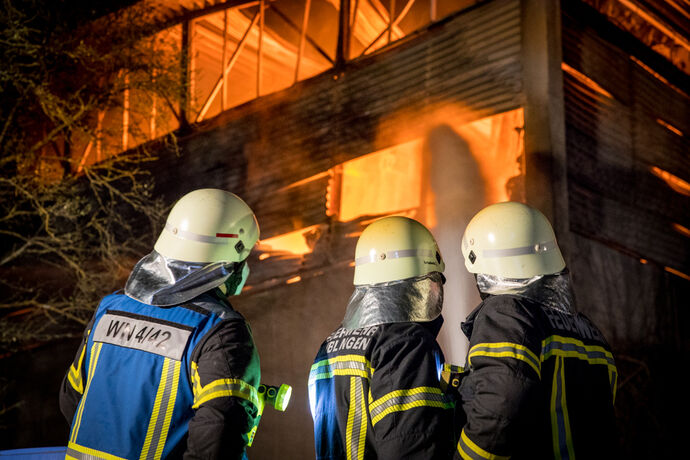 Großbrand, Fa. ALBA, Waiblingen, 30.03.2022.