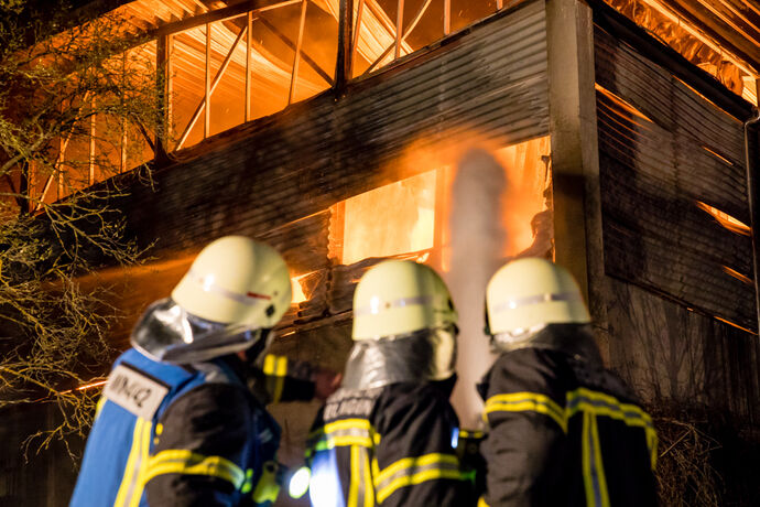 Großbrand, Fa. ALBA, Waiblingen, 30.03.2022.