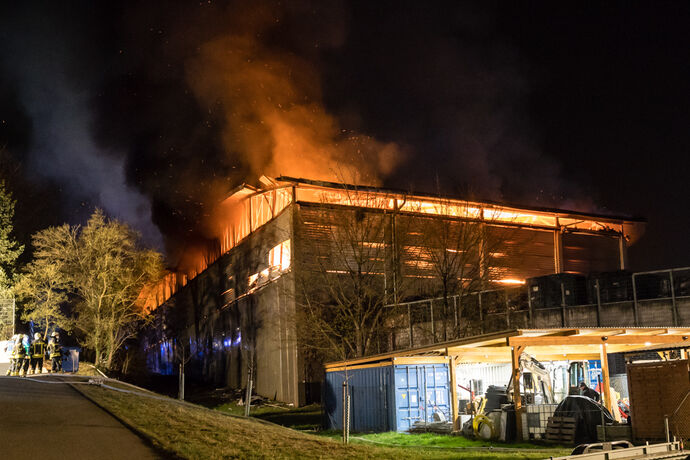 Großbrand, Fa. ALBA, Waiblingen, 30.03.2022.