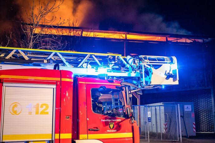 Großbrand, Fa. ALBA, Waiblingen, 30.03.2022.