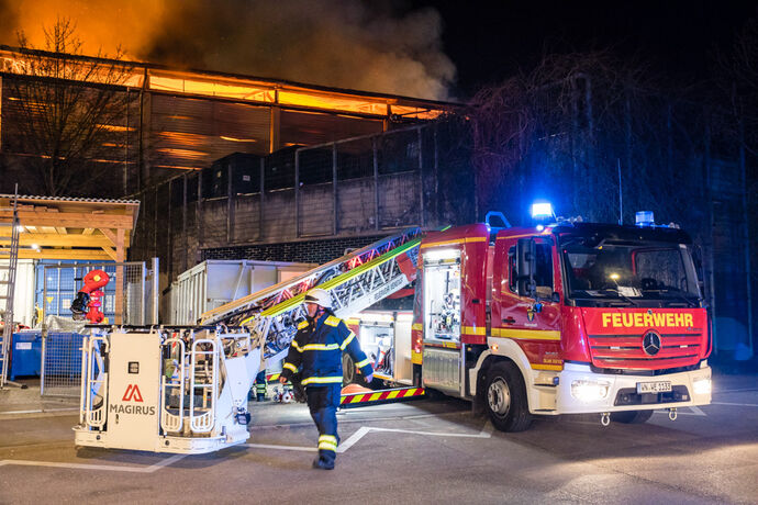 Großbrand, Fa. ALBA, Waiblingen, 30.03.2022.