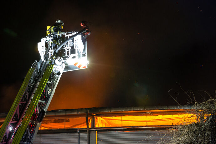 Großbrand, Fa. ALBA, Waiblingen, 30.03.2022.