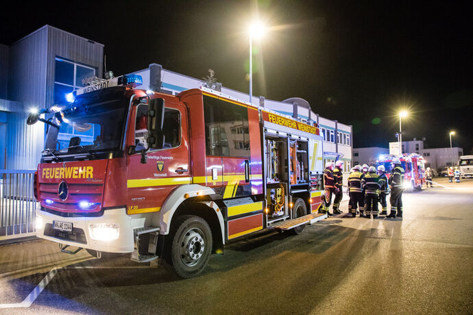 Großbrand, Fa. ALBA, Waiblingen, 30.03.2022.