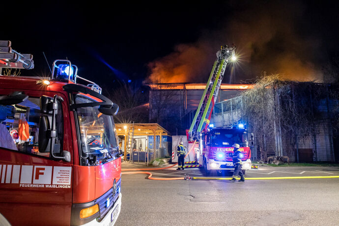 Großbrand, Fa. ALBA, Waiblingen, 30.03.2022.