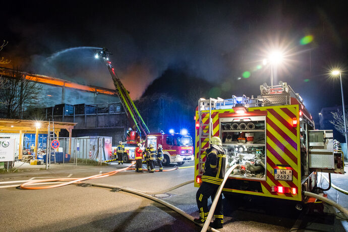 Großbrand, Fa. ALBA, Waiblingen, 30.03.2022.