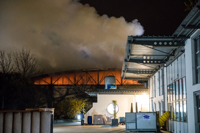 Großbrand, Fa. ALBA, Waiblingen, 30.03.2022.