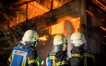 Großbrand, Fa. ALBA, Waiblingen, 30.03.2022.