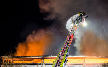 Großbrand, Fa. ALBA, Waiblingen, 30.03.2022.