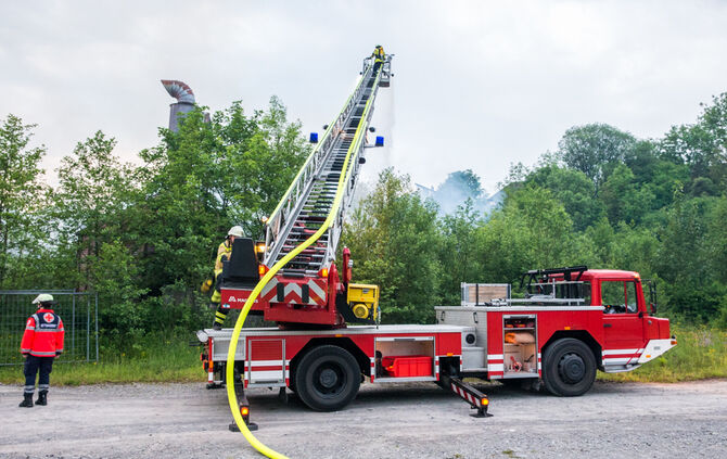 Großbrand im alten Sägewerk - Bild 16_9