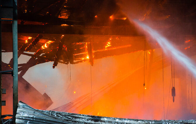 Großbrand im alten Sägewerk - Bild 25_14