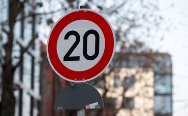 Bild Tempo 20 im Stuttgarter Cityring