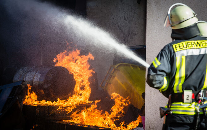Brand einer Automatendreherei, Industriestr., Schorndorf-Miedelsbach, 14.03.2022.