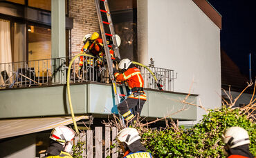 Brand auf Balkon, Blumen- & Uhlandstr., Schwaikheim, 18.04.2022.