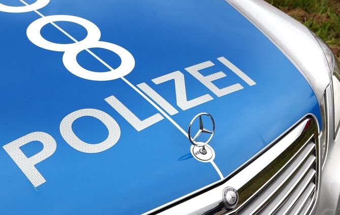 Feature Polizei Unfall Polizeiauto