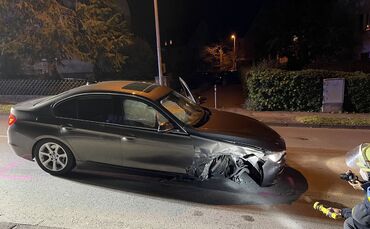 20220429_SDMG_25175_Unfall_Stuttgart_Stammheim_7.jpg Stuttgart: Alkoholisierter BMW Fahrer verursacht Unfall