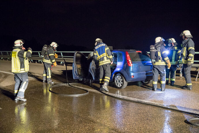 Autobrand, B14 Zipfelbachviadukt, Winnenden, 02.05.2022.