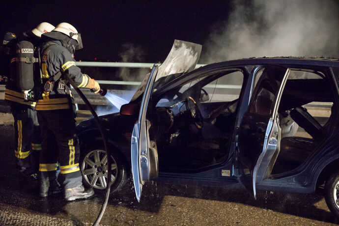 Autobrand, B14 Zipfelbachviadukt, Winnenden, 02.05.2022.