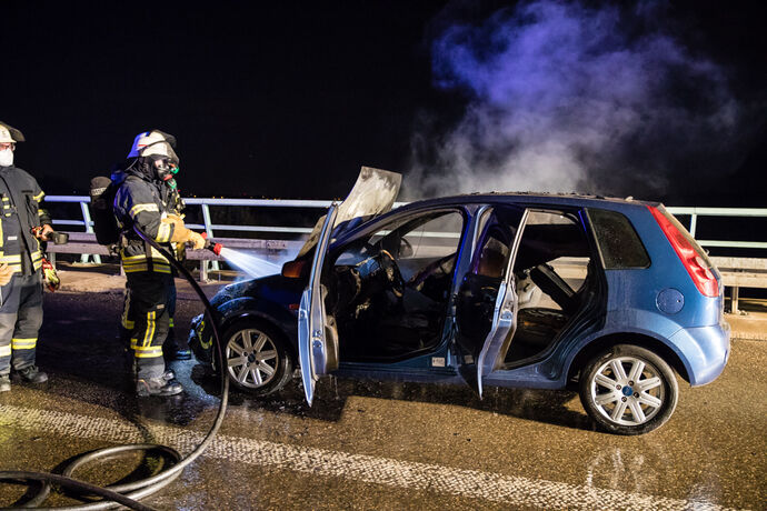 Autobrand, B14 Zipfelbachviadukt, Winnenden, 02.05.2022.