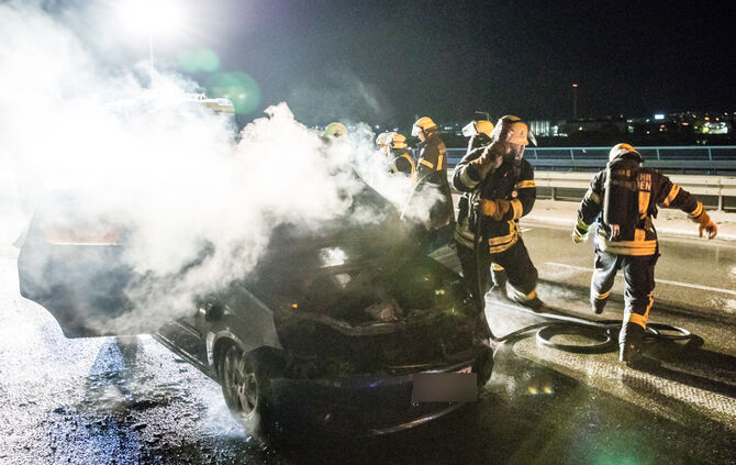 Ein Fiesta geriet auf der B14 in Brand.