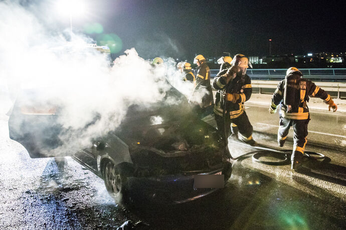 Ein Fiesta geriet auf der B14 in Brand.