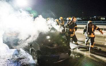 Ein Fiesta geriet auf der B14 in Brand.